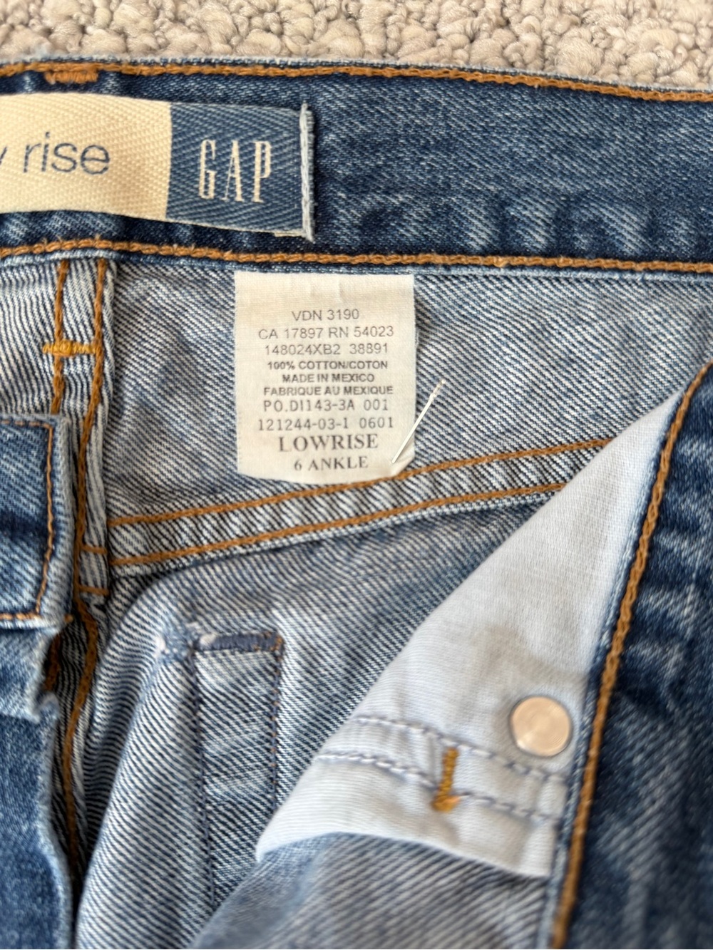 Gap Low Rise Straight-Leg Button Fly Jeans Medium Blue Women’s 80’s Style Size 6 - Picture 7 of 9
